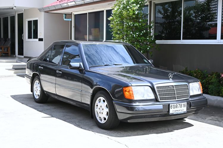 รถ Mercedes-Benz E-Class E220 สี ดำ