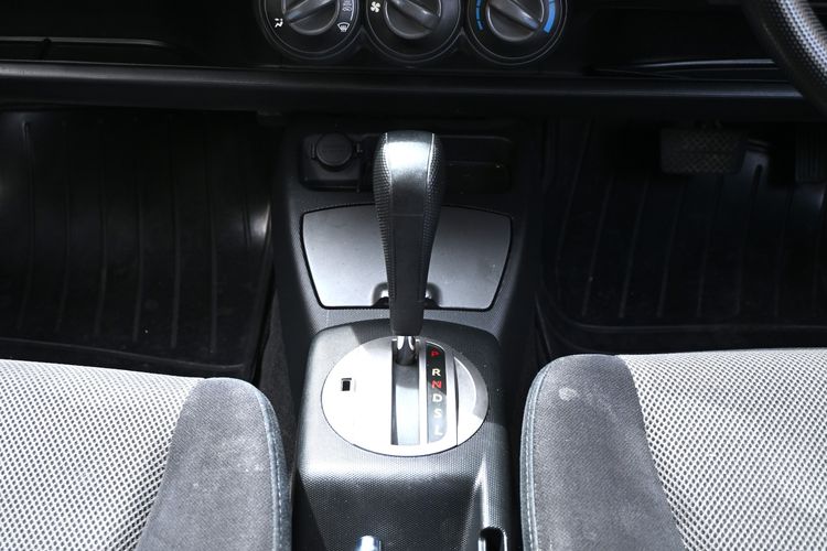 Honda Jazz 2005 1.5 E-V VTEC Sedan เบนซิน ไม่ติดแก๊ส เกียร์อัตโนมัติ ขาว รูปที่ 3