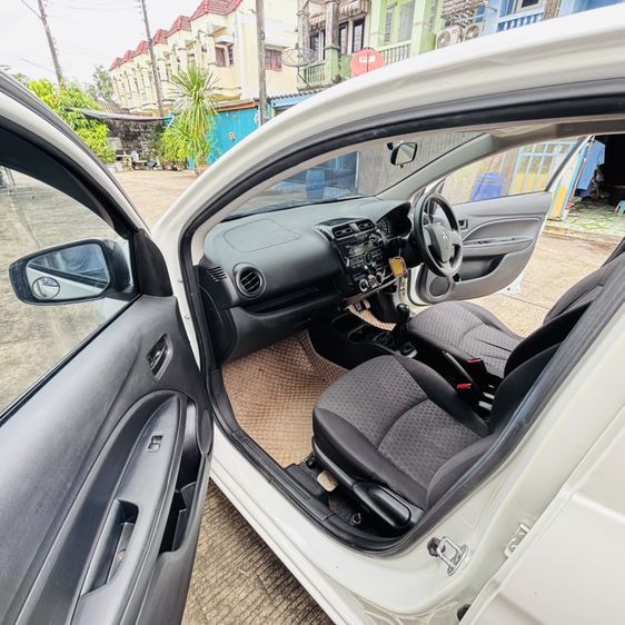 Mitsubishi Mirage 2015 1.2 GL Sedan เบนซิน ไม่ติดแก๊ส เกียร์ธรรมดา ขาว รูปที่ 3