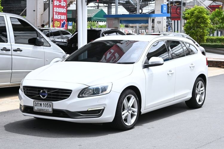 รถ Volvo V60 1.6 Drive สี ขาว