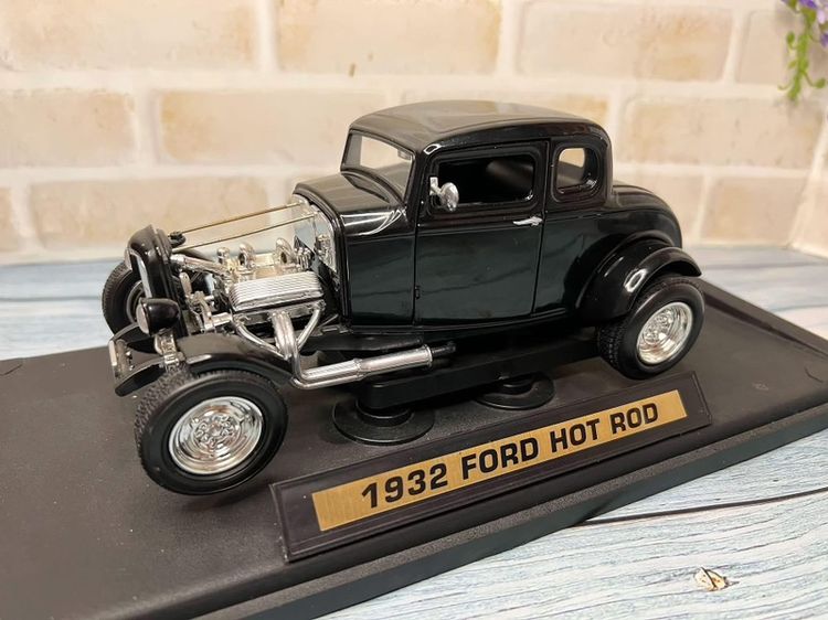 1932 Ford Hot Rod in Black1/18 Scale - MOTORMAX