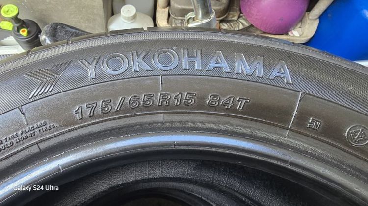 175​ 65 15 YOKOHAMA​ Bluearth E50 ลงพื้นปี25​ ดอกเต็มๆ​ ​น้องๆยางใหม่​ สวย​จัด​ ขนเชื่อมร่องยางอยู่ครับๆ นุ่มเงียบ​สุดๆ พร้อมใช้อีกนาน​ รูปที่ 6