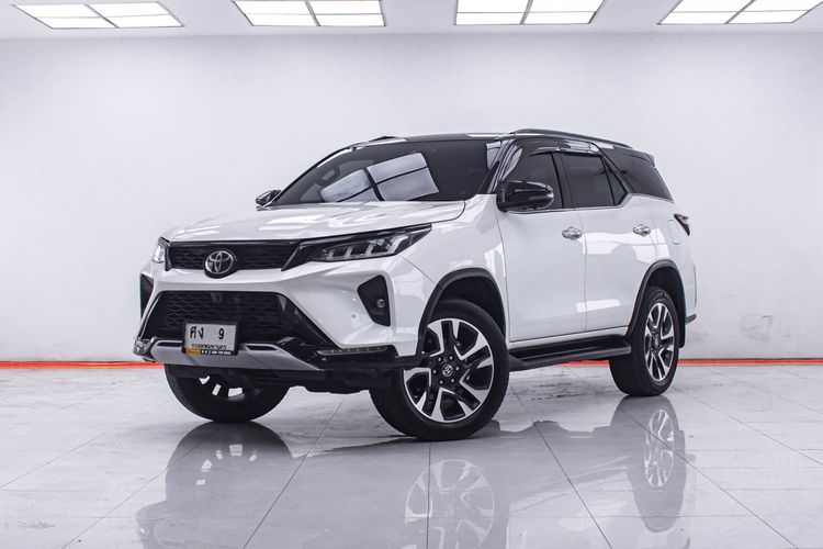 Toyota Fortuner 2022 2.4 Legender Black Top Utility-car ดีเซล ไม่ติดแก๊ส เกียร์อัตโนมัติ ขาว