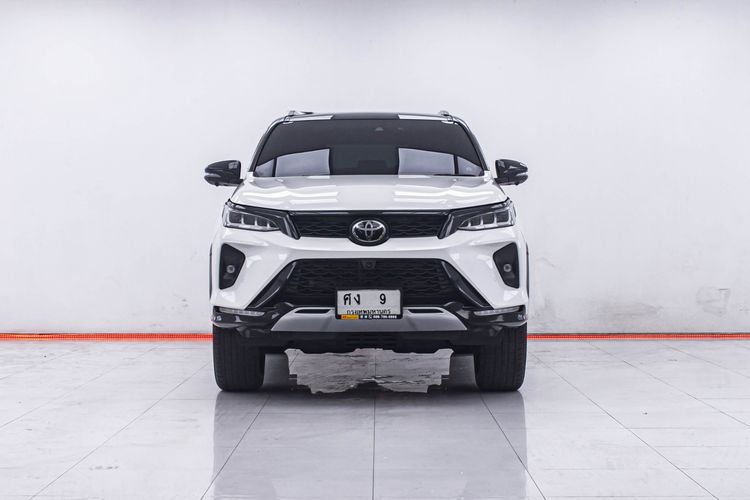 Toyota Fortuner 2022 2.4 Legender Black Top Utility-car ดีเซล ไม่ติดแก๊ส เกียร์อัตโนมัติ ขาว รูปที่ 4