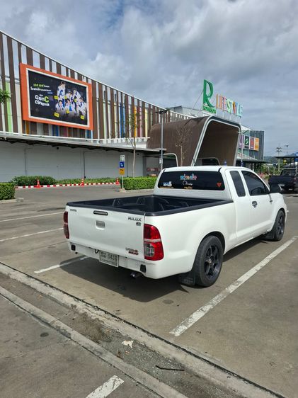รถ Toyota Hilux Vigo 2.5 E สี ขาว