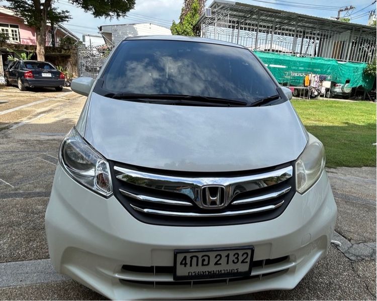 รถ Honda Freed 1.5 SE สี ขาว