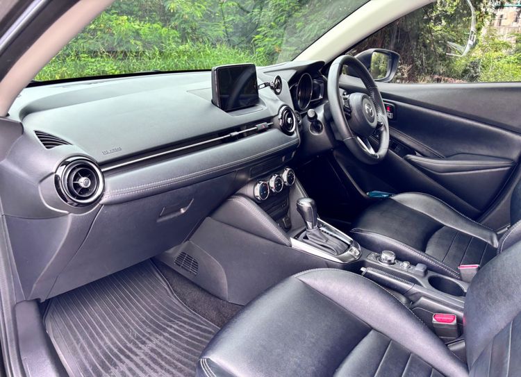 Mazda Mazda 2 2019 1.3 High Connect Sedan เบนซิน เกียร์อัตโนมัติ น้ำตาล รูปที่ 3