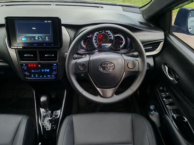 Toyota Yaris 2023 1.2 Premium Sedan เบนซิน ไม่ติดแก๊ส เกียร์อัตโนมัติ เทา รูปที่ 4