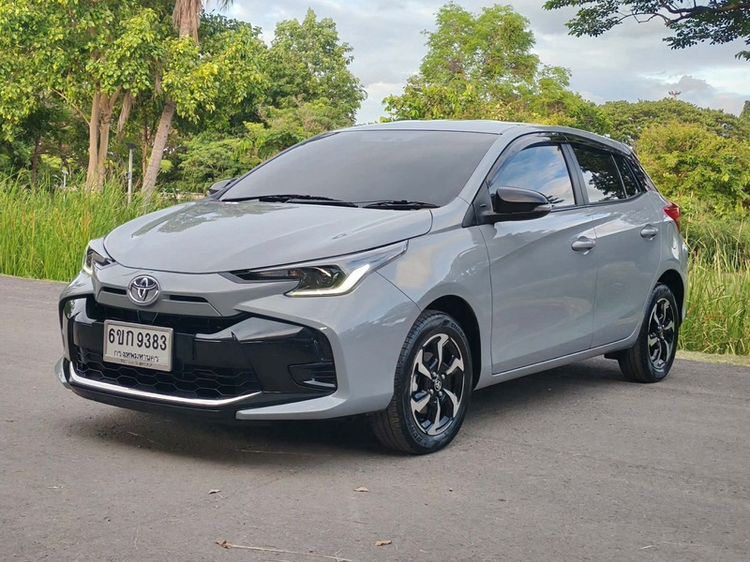 Toyota Yaris 2023 1.2 Premium Sedan เบนซิน ไม่ติดแก๊ส เกียร์อัตโนมัติ เทา รูปที่ 3