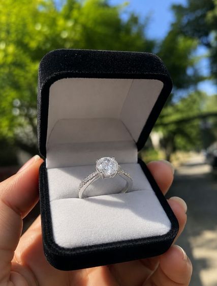 💎 สวยตาแตก!แหวนเพชรโอีส(Moissanite) เม็ดเดียวชู ดีไซน์คลาสสิก เพชรเล่นไฟสุดๆสวยงามสินค้าไม่มีตำหนิ ตัวเรือนประทับตรา  PT950