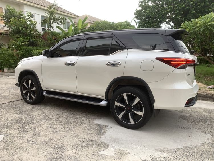 Toyota Fortuner 2019 2.8 TRD Sportivo 4WD Utility-car ดีเซล ไม่ติดแก๊ส เกียร์อัตโนมัติ ขาว รูปที่ 4