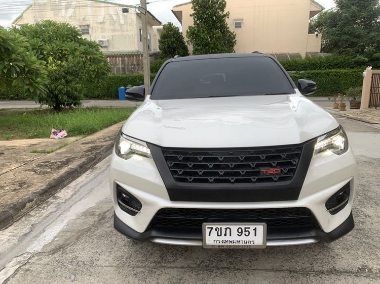 Toyota Fortuner 2019 2.8 TRD Sportivo 4WD Utility-car ดีเซล ไม่ติดแก๊ส เกียร์อัตโนมัติ ขาว รูปที่ 2