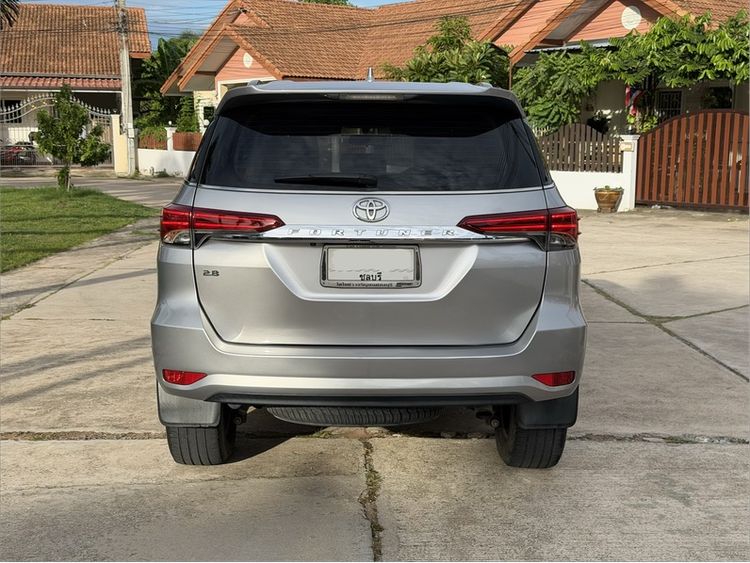 Toyota Fortuner 2017 2.8 V Utility-car ดีเซล ไม่ติดแก๊ส เกียร์อัตโนมัติ เงิน รูปที่ 4
