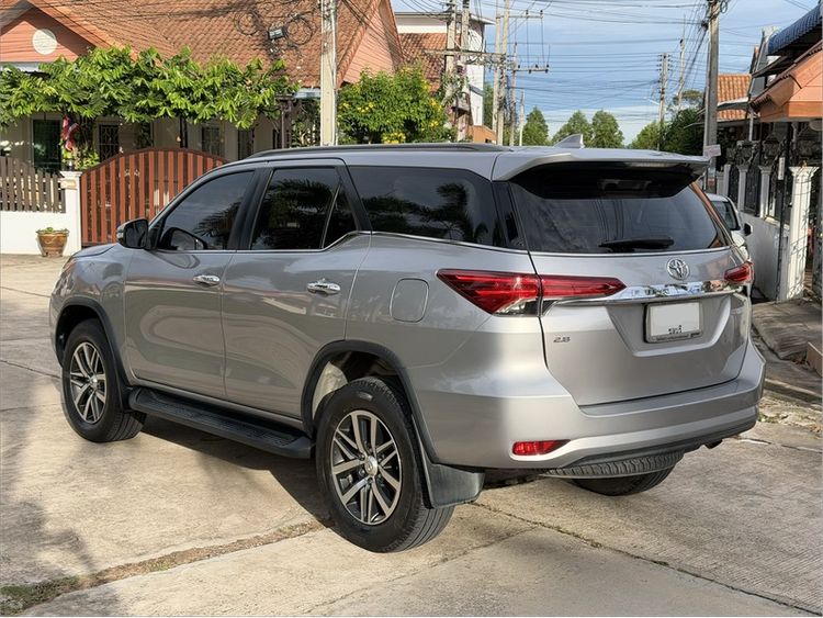 Toyota Fortuner 2017 2.8 V Utility-car ดีเซล ไม่ติดแก๊ส เกียร์อัตโนมัติ เงิน รูปที่ 3