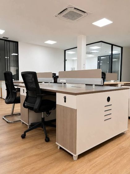 โต๊ะคอมพิวเตอร์ ไม้ โต๊ะทำงานกลุ่ม work Station 2–4 ที่นั่ง พร้อมตู้เก็บของและฉากกั้น