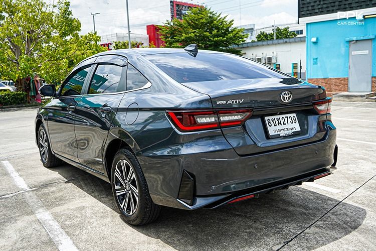 Toyota Yaris ATIV 2025 1.2 Premium Luxury Sedan เบนซิน ไม่ติดแก๊ส เกียร์อัตโนมัติ เทา รูปที่ 4