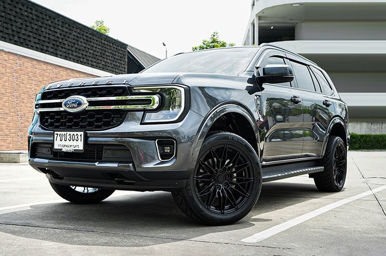 รถ Ford Everest 2.0 Trend สี เทา