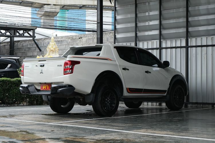 Mitsubishi Triton 2019 2.4 ATHLETE Pickup ดีเซล ไม่ติดแก๊ส เกียร์อัตโนมัติ ขาว รูปที่ 4