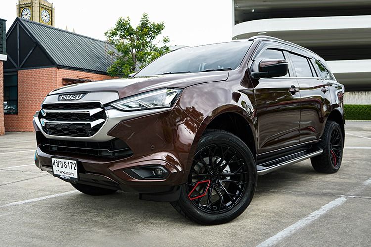 รถ Isuzu MU-X 3.0 Ultimate AT 4WD สี น้ำตาล