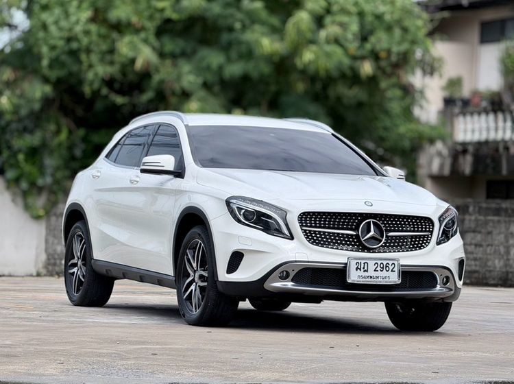 รถ Mercedes-Benz GLA-Class GLA200 สี ขาว