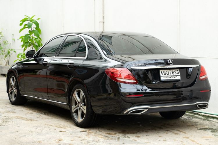 Mercedes-Benz E-Class 2017 E220 Sedan ดีเซล ไม่ติดแก๊ส เกียร์อัตโนมัติ ดำ รูปที่ 2