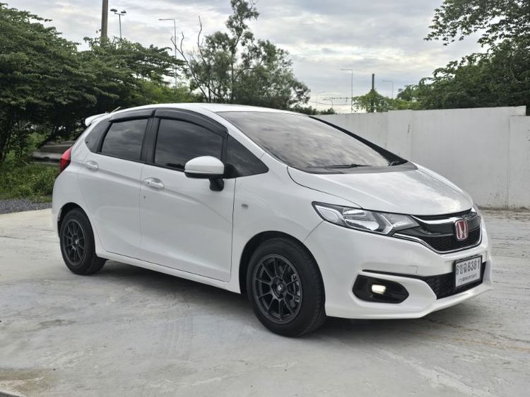 Honda Jazz 2018 1.5 V VTEC Sedan เบนซิน เกียร์อัตโนมัติ ขาว