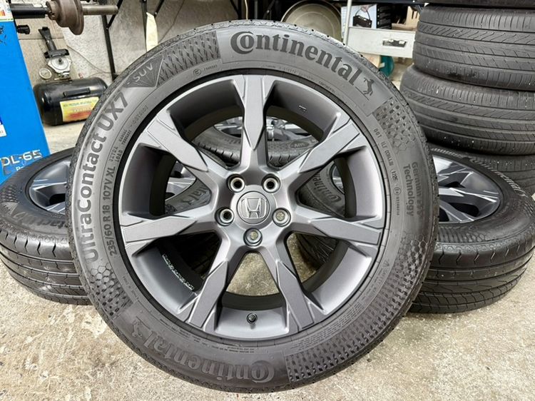 18" ล้อแม็ก HONDA ใส่ CRV G3 G4 G5 ขอบ 18” สภาพสวยยาง CONTINENTAL 235-60R18 ปี 25 ดอกยางสวยพร้อมใช้งาน