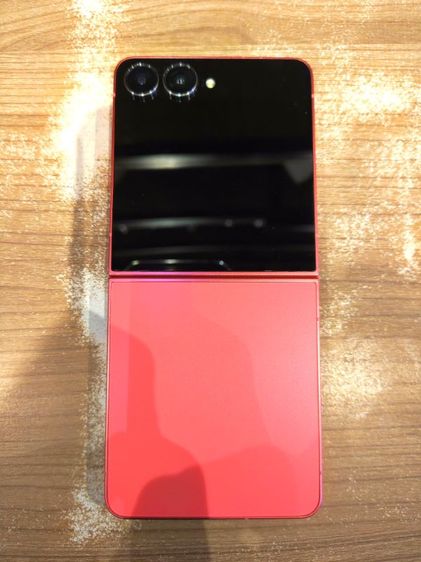 ขาย Samsung galaxy flip7 สีแดงRam12/Rom256 สภาพนางฟ้า อุปกรณ์ครบกล่อง สายยังไม่ได้ใช้ ไร้รอย มีประกันCareplus 1 ตุลาคม 2027 รูปที่ 3