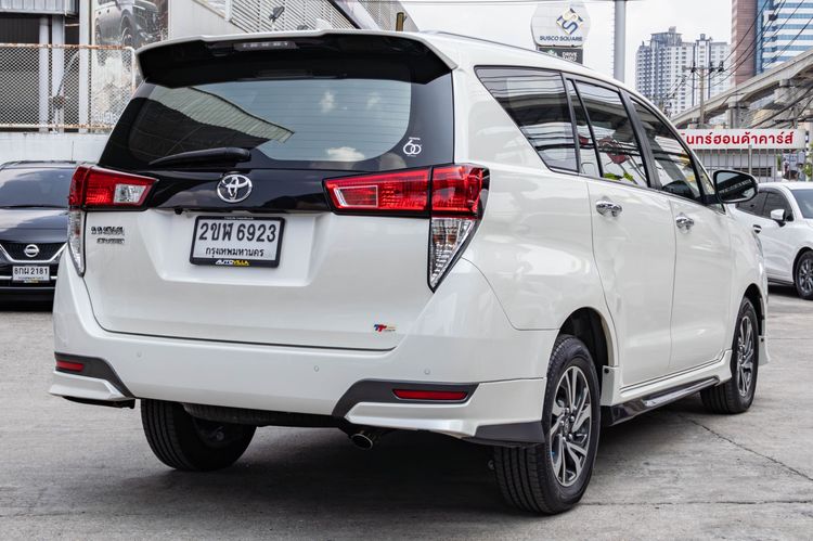 Toyota Innova 2022 2.8 Crysta Utility-car เบนซิน เกียร์อัตโนมัติ ขาว รูปที่ 3