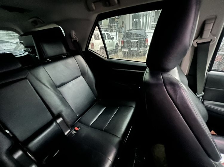 Toyota Fortuner 2021 2.4 V Utility-car ดีเซล ไม่ติดแก๊ส เกียร์อัตโนมัติ ดำ รูปที่ 4