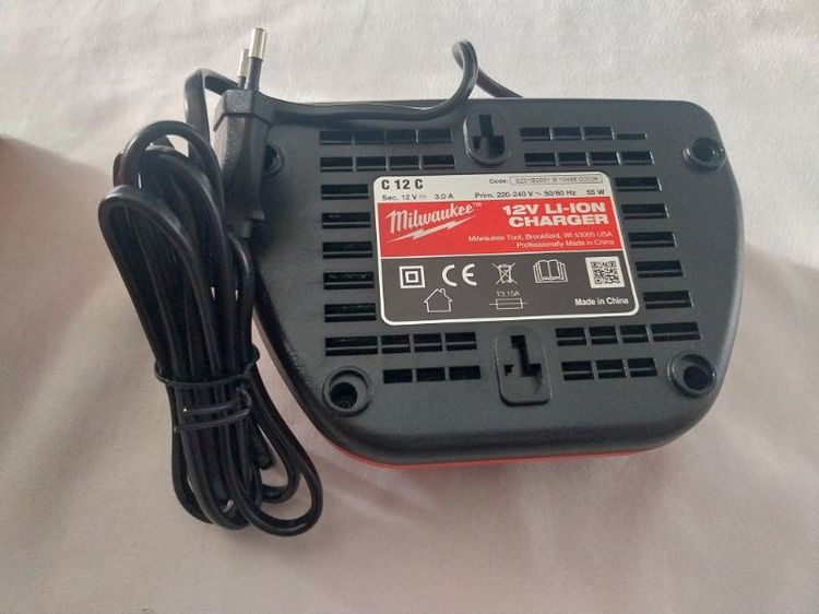 ขายแท่นชาร์จแบตตารี่Milwaukee M12 รุ่น C12C 12โวลต์ แท้100% รูปที่ 3