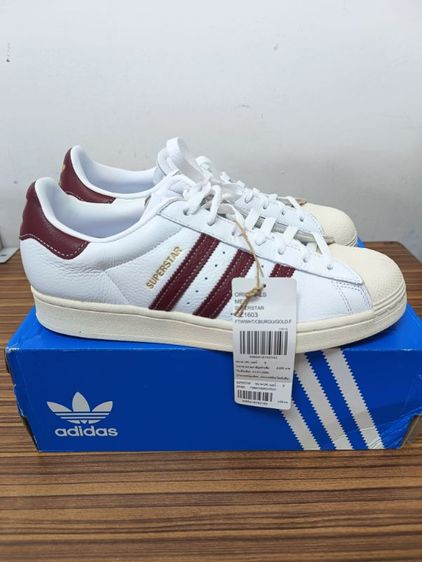 Adidas Superstar รหัสรุ่น GZ1603 โดยมีเฉดสีหลักคือ สีขาวแถบสีแดงเข้ม ซื้อมา4000ขาย1599บาท รูปที่ 2