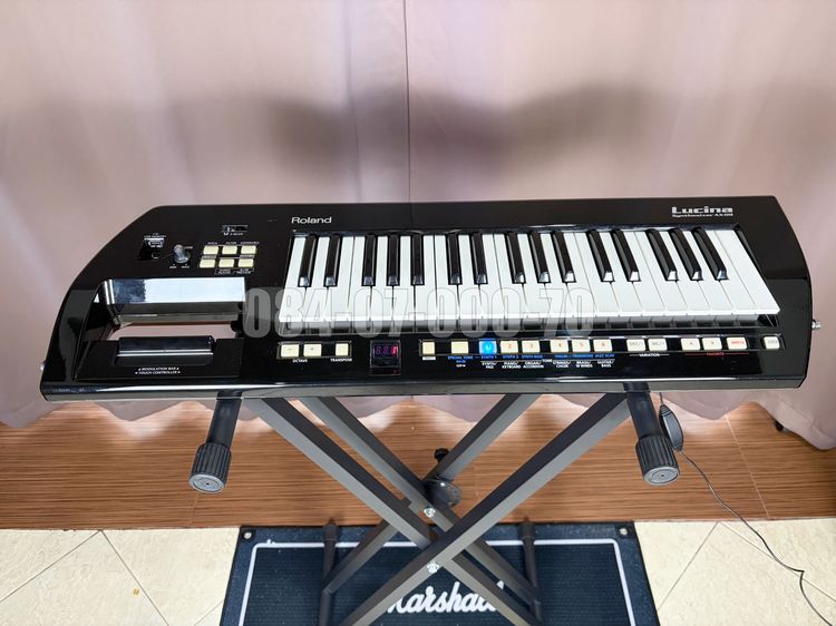 ROLAND LUCINA AX-09 KEYTAR 