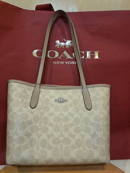 อื่นๆ หญิง อื่นๆ COACH Tote Bag ลาย Signature สีครีมเบจตัดหนัง Taupe ทรงสวย จุของเยอะ สะพายไหล่สบาย มีช่องซิปด้านใน ของแท้จาก Shop สภาพ 90% ใช้งานน้อยมาก