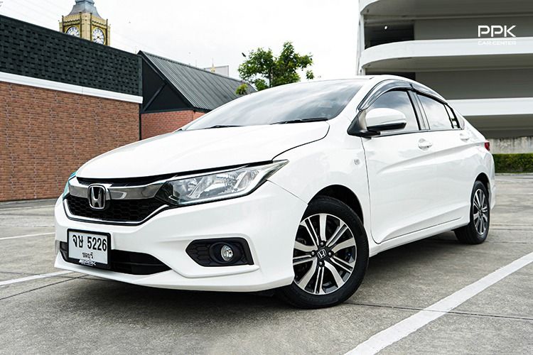 รถ Honda City 1.5 V สี ขาว