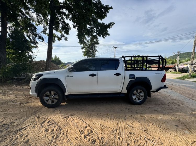รถ Toyota Hilux Revo 2.4 E Prerunner สี ขาว