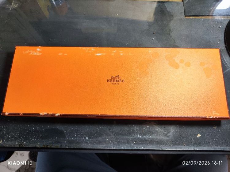 อื่นๆ HERMES เนกไทผ้าไหมแท้ รุ่น ลาย H-Dye Silk Tie(ลวดลายตัวHขดต่อกันเป็นแนวดิ่งสีชมพูฟูเชียบนพื้นสีน้ำเงินกรมท่า/ฟ้า)