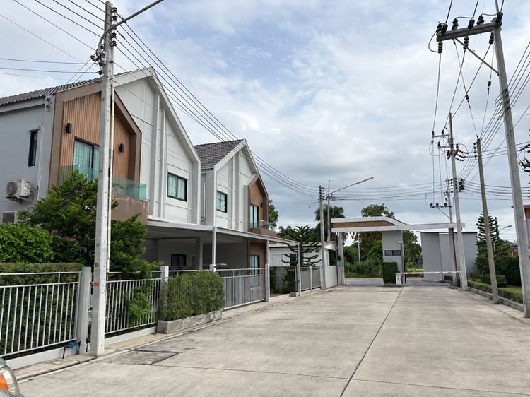 อื่นๆ 2023 📍 หมู่บ้านเอทาวน์ ศรีราชา - บ้านสวย ทำเลดี ศรีราชา 🔥🔥 รูปที่ 4