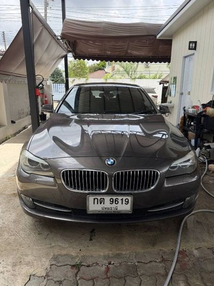 รถ BMW Series 5 525d สี น้ำตาล