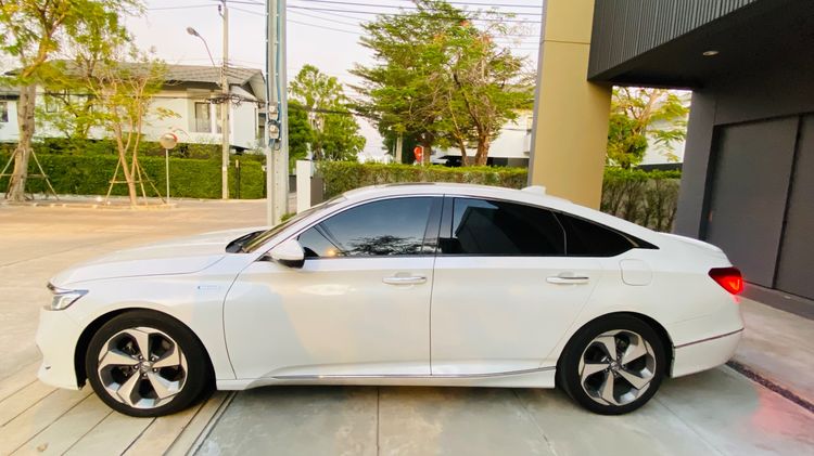 รถ Honda Accord 2.0 Hybrid Tech สี ขาว