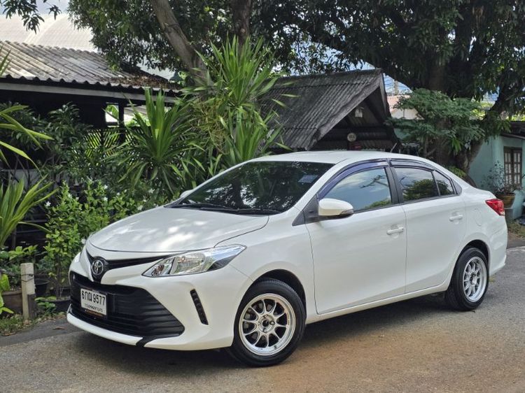 รถ Toyota Vios 1.5 Entry สี ขาว