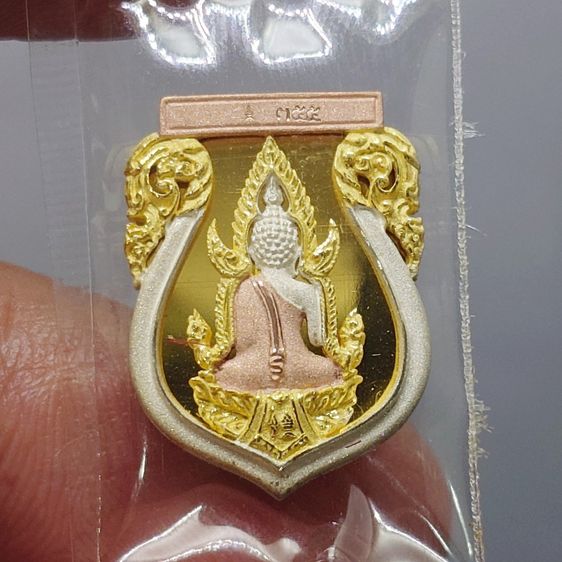 เหรียญเสมา พระพุทธชินราช เนื้อเงินสามกษัตริย์ พิมพ์เล็ก รุ่นมหาจักรพรรดิ วัดพระศรีรัตนมหาธาตุวรวิหาร ปี2545 พร้อมกล่องเดิม รูปที่ 4