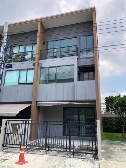 AP (Thailand) ไม่มี 2023 บ้านทาวโฮมแต่ได้บรรยากาศบ้านเดี่ยว หลังริมให้ความเป็นส่วนตัวด้วยถนนหน้ากว้าง 12 เมตรหลังสุดท้าย‼️ พร้อมเข้าอยู่…รอเจ้าของคนใหม่ เข้ามาเป็นเจ