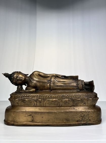 พระนอน พระบูชาเชียงแสน ฐานสูง เนื้อสัมฤทธิ์ กว้าง 12 นิ้ว ความสูง 6 นิ้ว