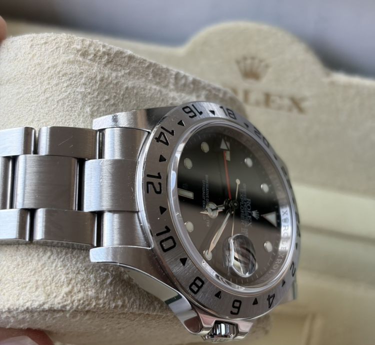 rolex explorer ll ข้างตัน สลักใน รูปที่ 8