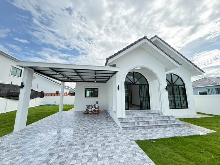 ใช่ บ้านสร้างใหม่ ทำเลท้าวผายู หางดง เชียงใหม่บ้านสวยสไตล์โมเดิร์น พื้นที่กว้าง