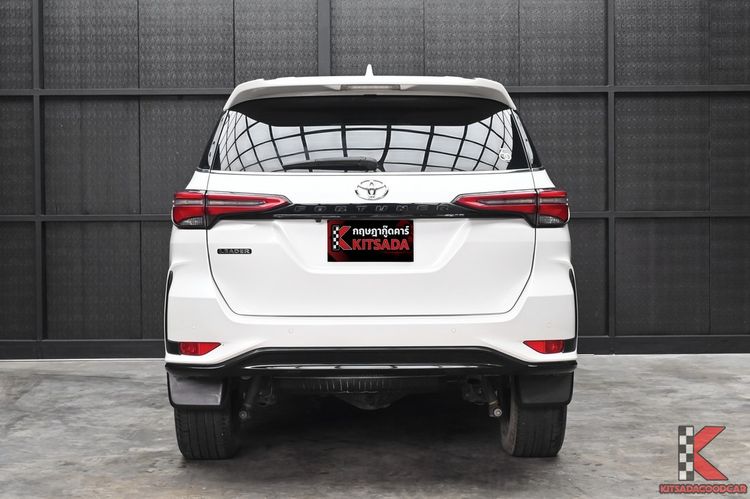 Toyota Fortuner 2023 2.4 Leader V Utility-car ดีเซล ไม่ติดแก๊ส เกียร์อัตโนมัติ ขาว รูปที่ 4