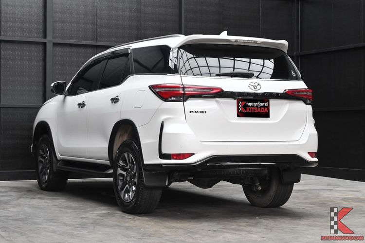 Toyota Fortuner 2023 2.4 Leader V Utility-car ดีเซล ไม่ติดแก๊ส เกียร์อัตโนมัติ ขาว รูปที่ 3