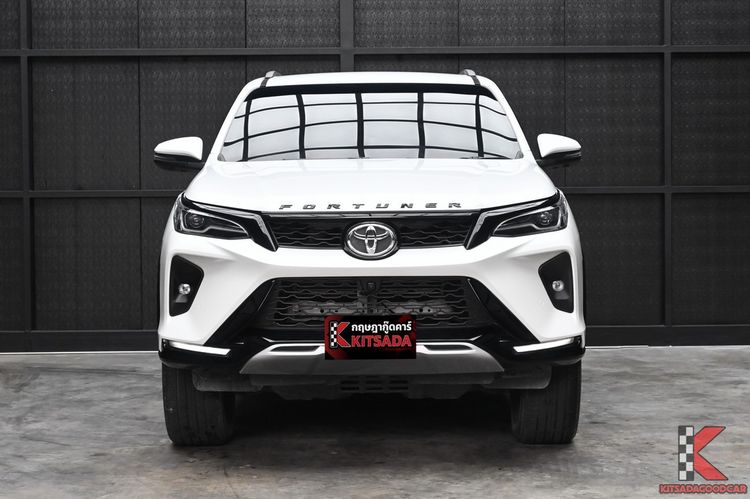 Toyota Fortuner 2023 2.4 Leader V Utility-car ดีเซล ไม่ติดแก๊ส เกียร์อัตโนมัติ ขาว รูปที่ 2