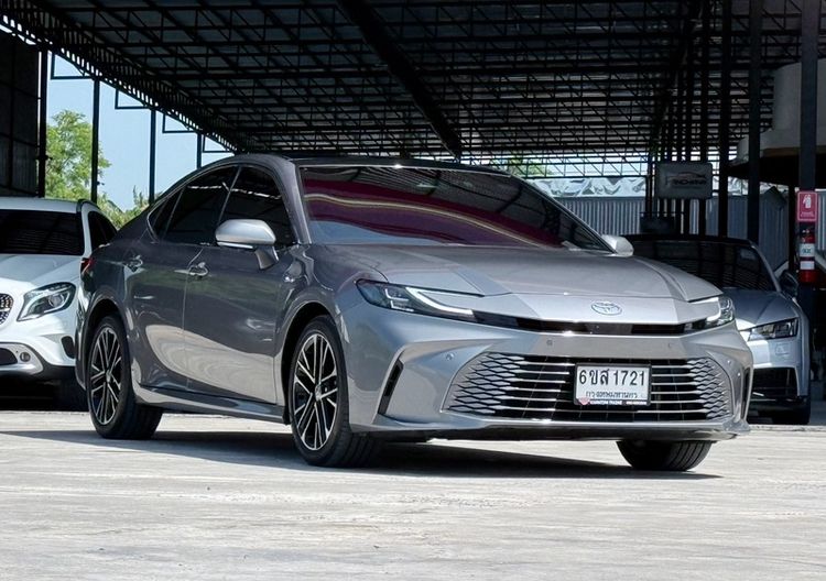 รถ Toyota Camry 2.5 HEV Premium Luxury สี เทา